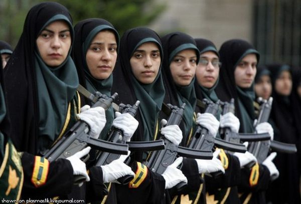 Как выглядят девушки-военные в армиях разных стран мира