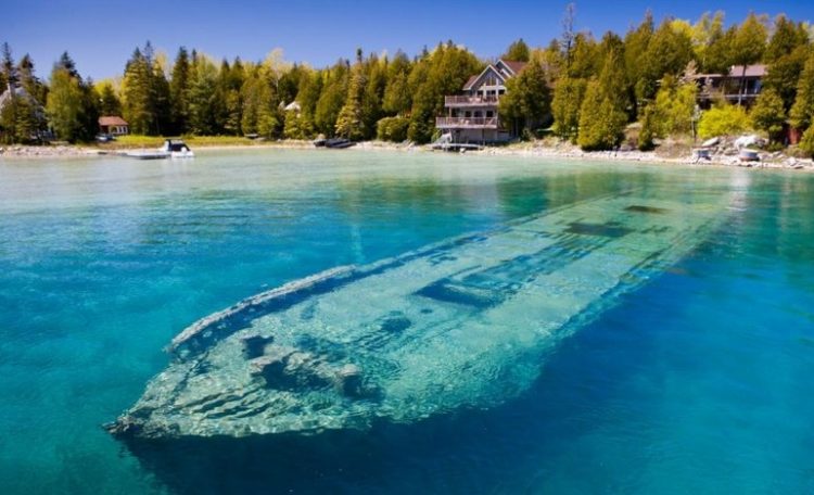 Корабли-призраки: мистическая красота заброшенных лодок