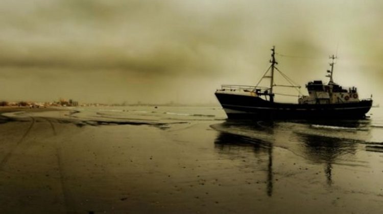 Корабли-призраки: мистическая красота заброшенных лодок