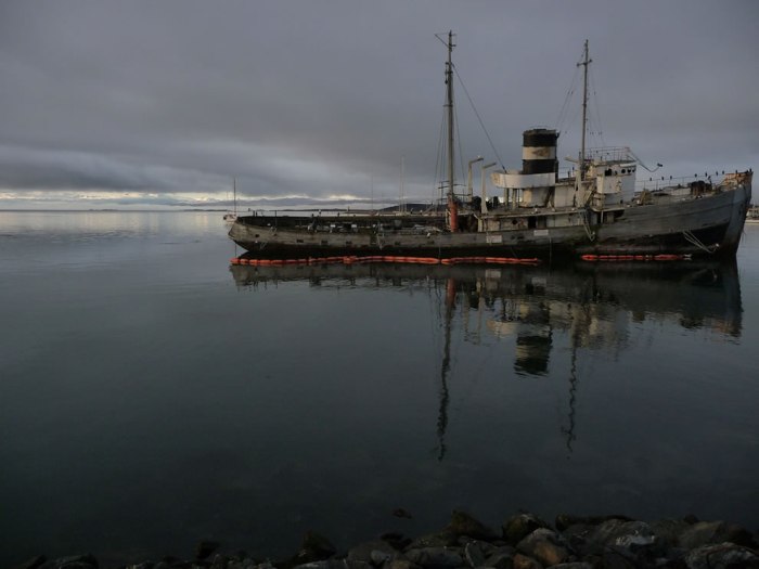 Корабли-призраки: мистическая красота заброшенных лодок