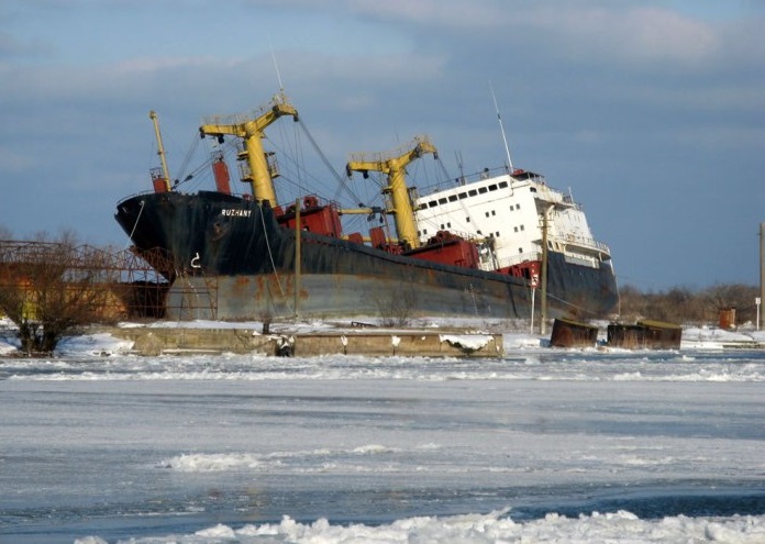 Корабли-призраки: мистическая красота заброшенных лодок