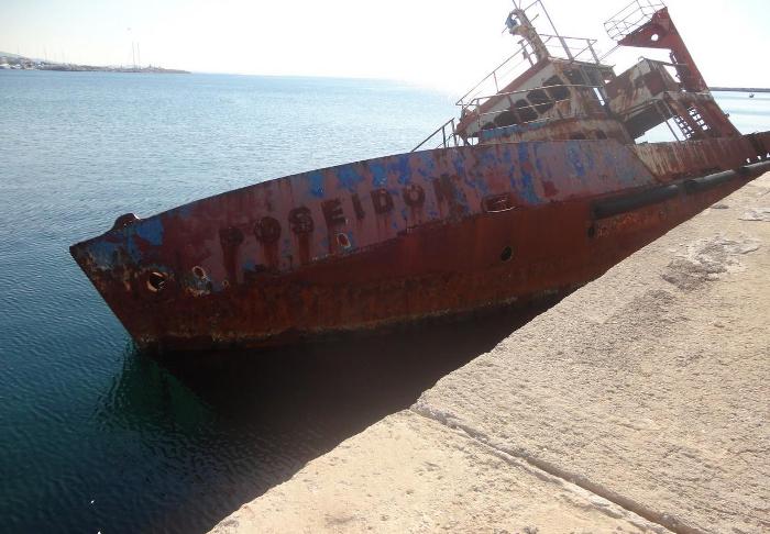 Корабли-призраки: мистическая красота заброшенных лодок