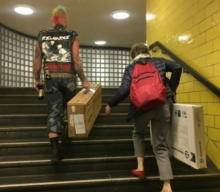 Пассажиры метро, которых невозможно не заметить в толпе