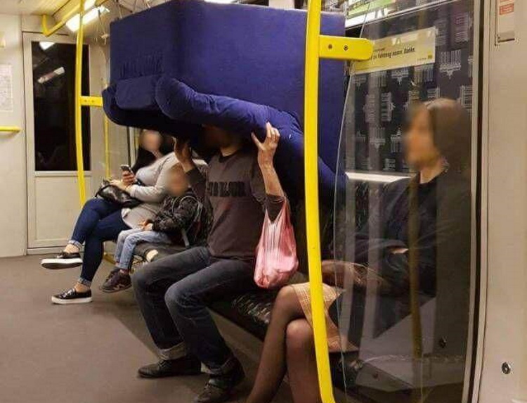 Пассажиры метро, которых невозможно не заметить в толпе