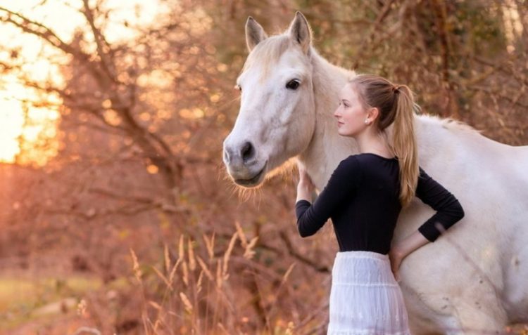 Отважные наездницы: 30 невероятно красивых фото девушек с лошадьми