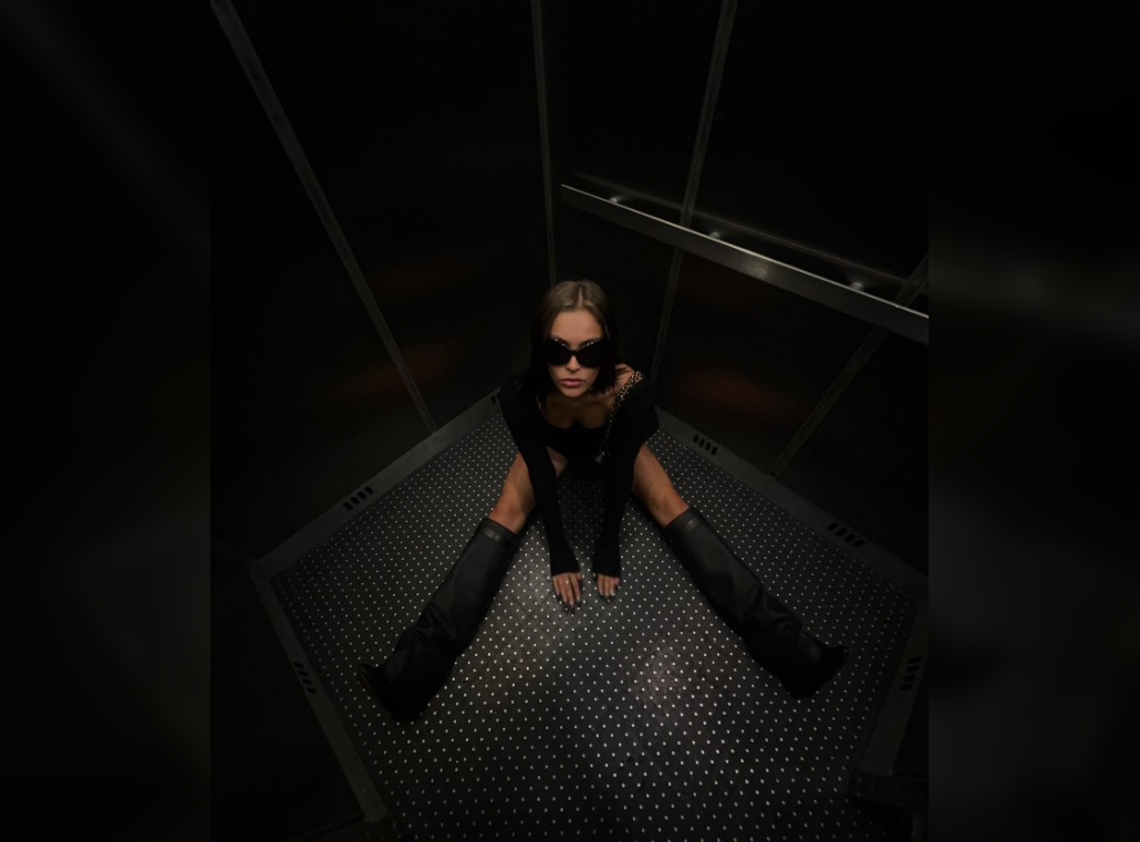 Elevator Bloopers: Hilarious Moments Caught Between Floors